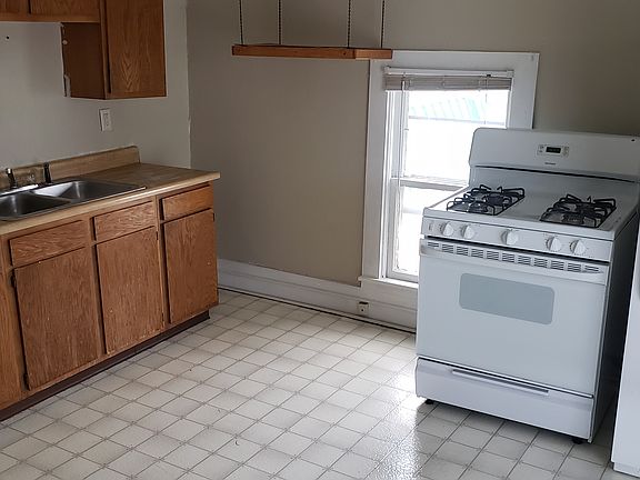 3rd image of 422 W State St #271025046