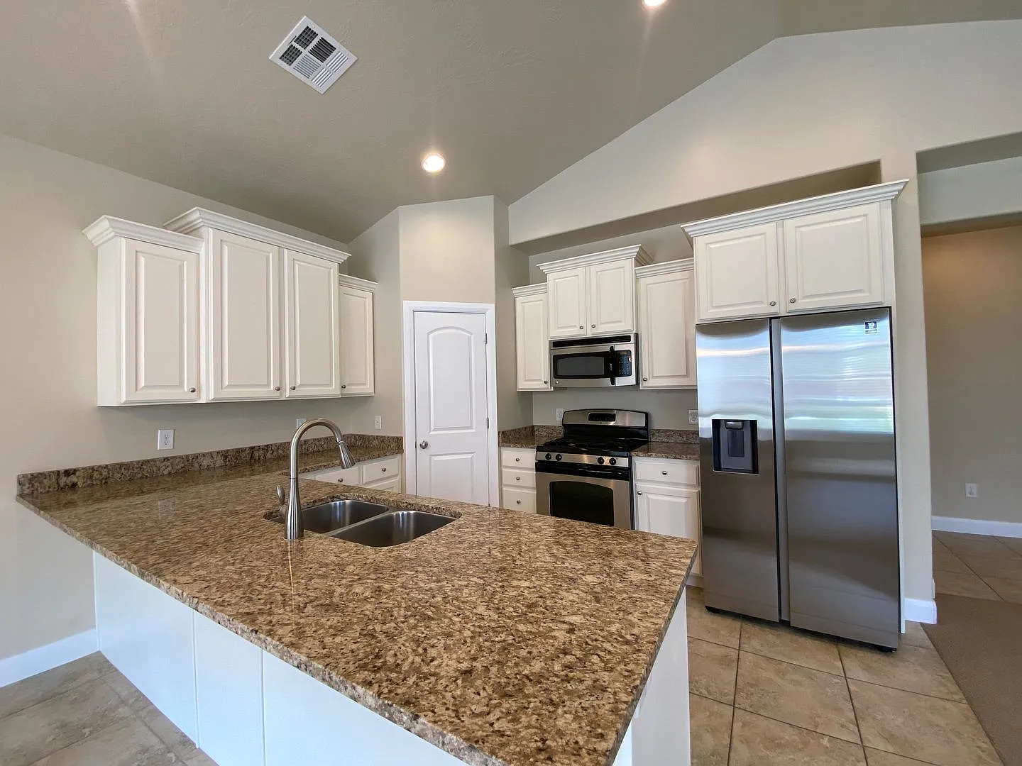 Spacious End Townhome For Rent — Photo 3