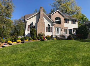 102 Natalie Ct, Bloomingdale, NJ 07403
