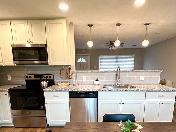 3rd image of 908 Serf Ct