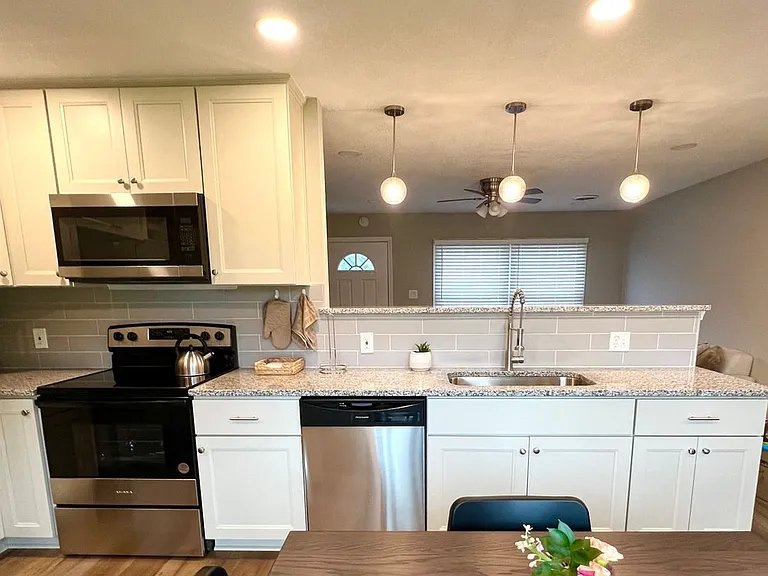 908 Serf Ct — Photo 13