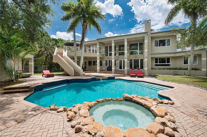 Contemporary Style in Pinecrest
