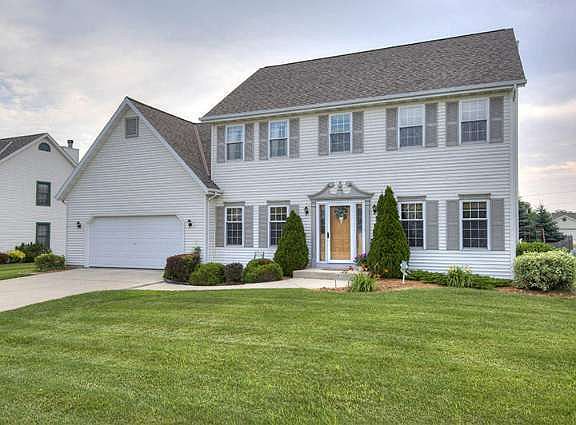 2nd image of 118 N Maple Ln