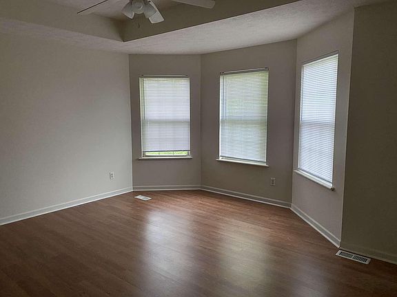 4th image of 212 Shamrock Ln #4