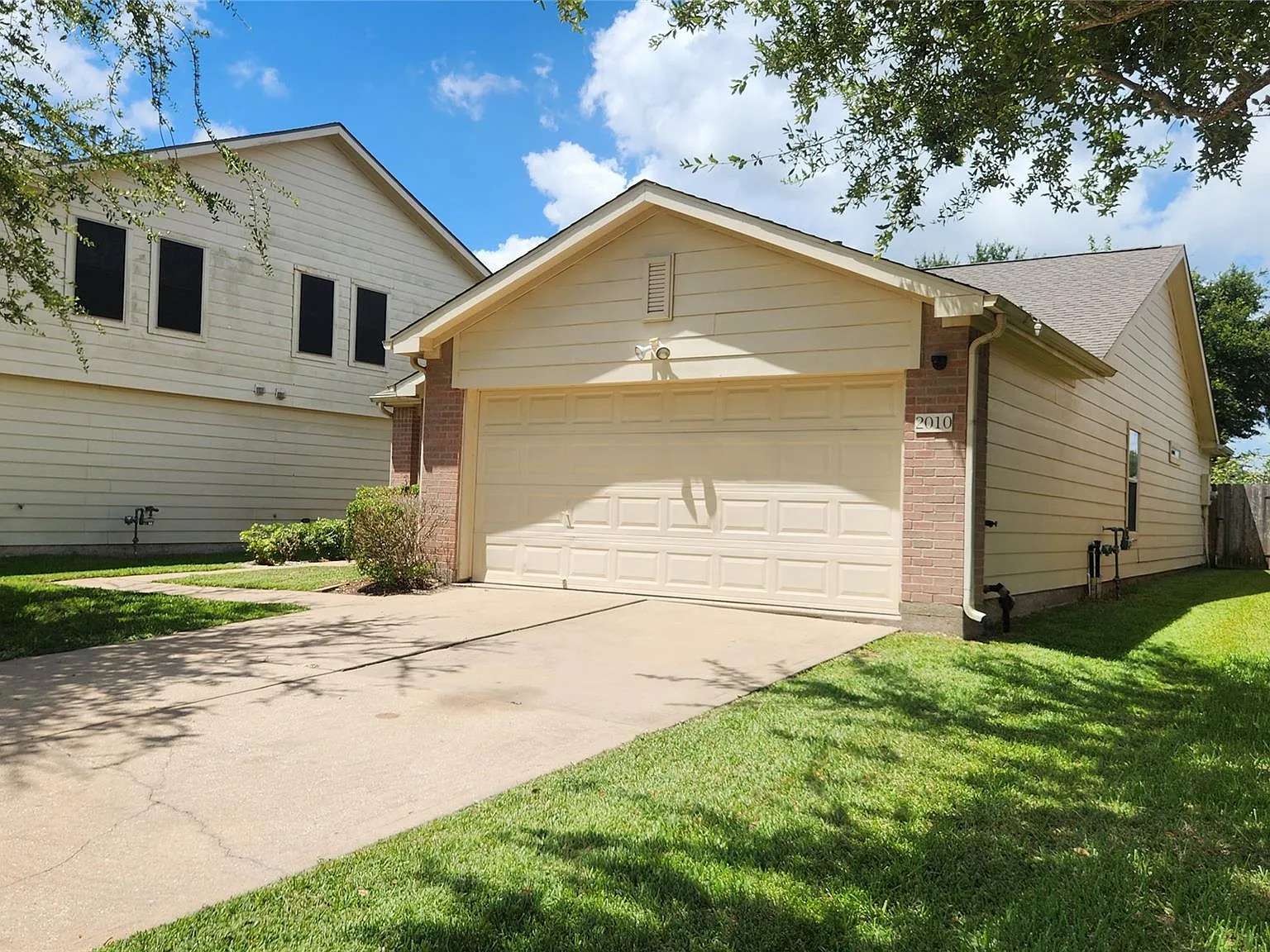 3 bed, 2.0 bath, 1476 sqft, $1,800 — Photo 3