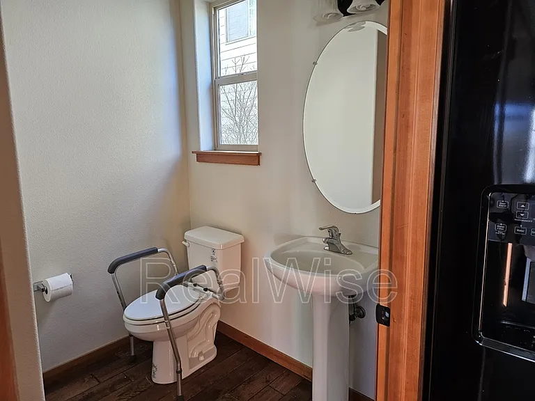 511 NE 84th Cir — Photo 8