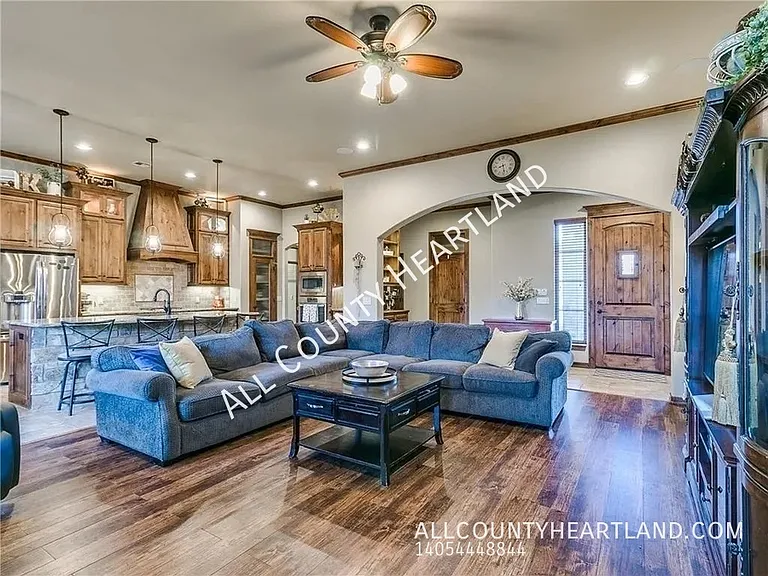 12609 NW 7th Ct — Photo 2