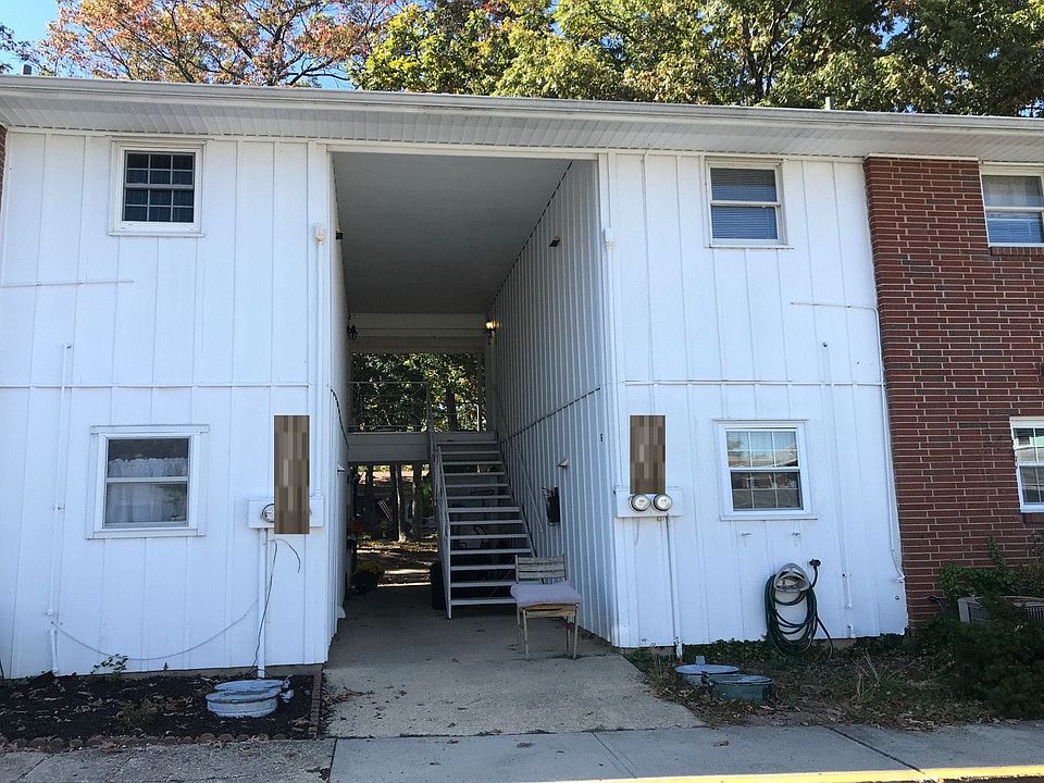 1st image of 44H E Cambridge Ct
