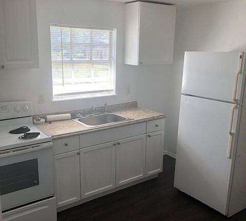 5th image of 2909 Carver St #B
