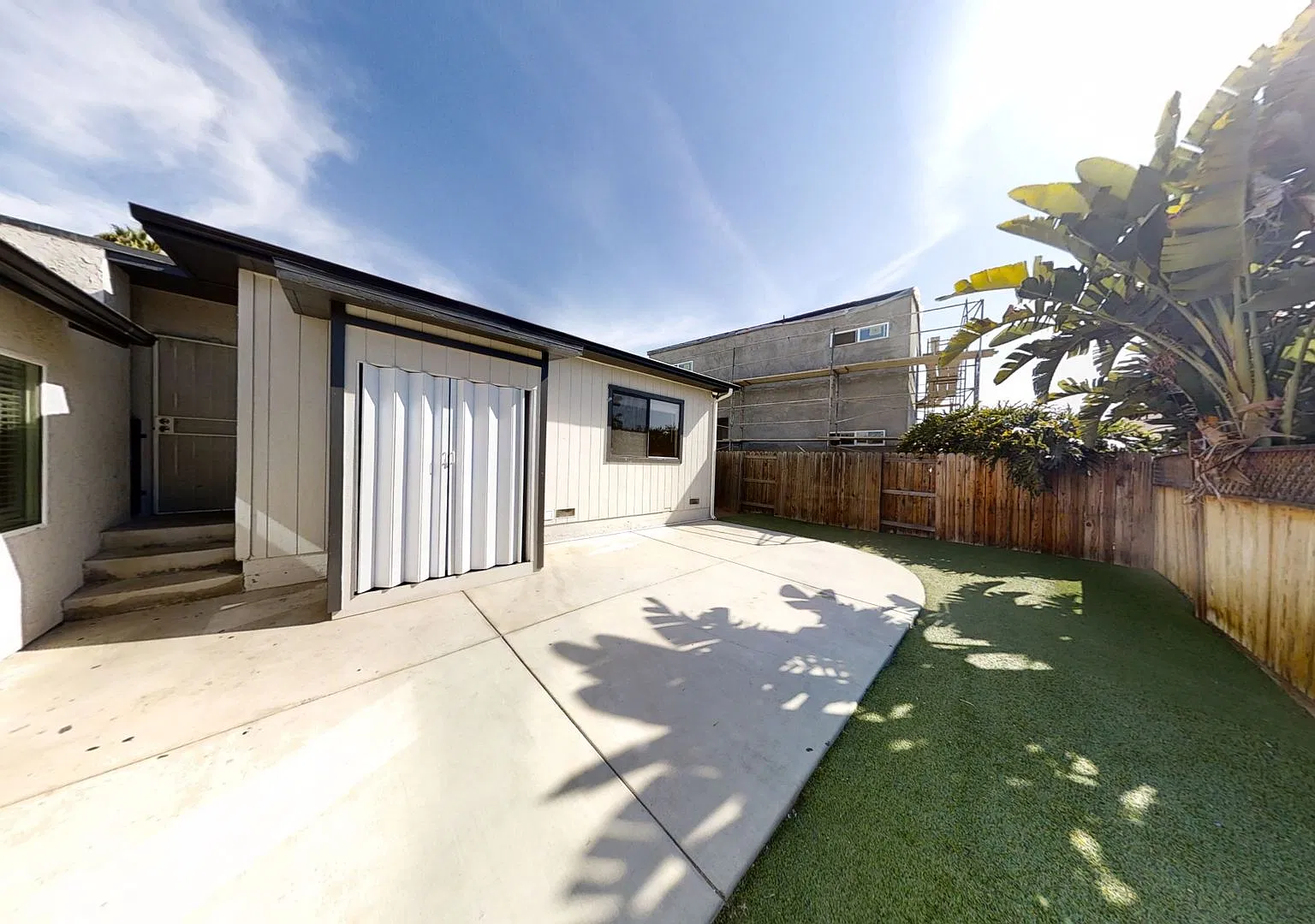 7BD/3BA Large Family Room! — Photo 3
