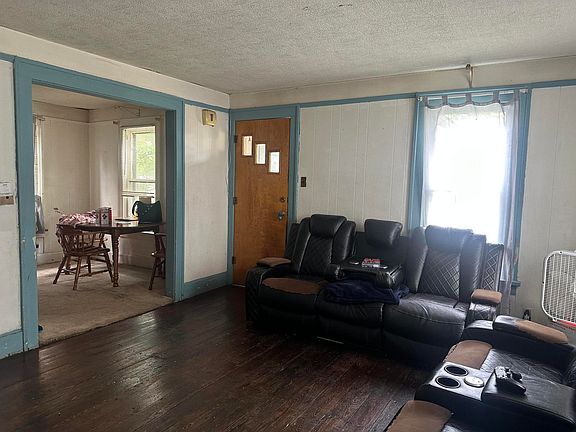 4th image of 418 W Main St