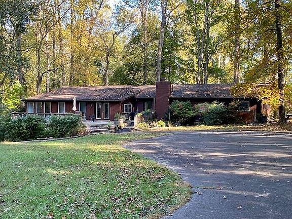 3rd image of 576 N Lakeshore Dr