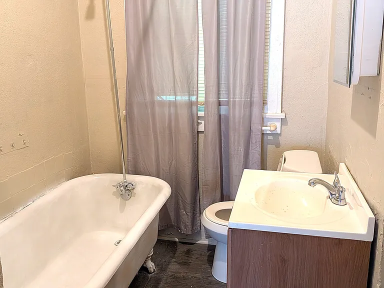 672 Bowden St — Photo 7