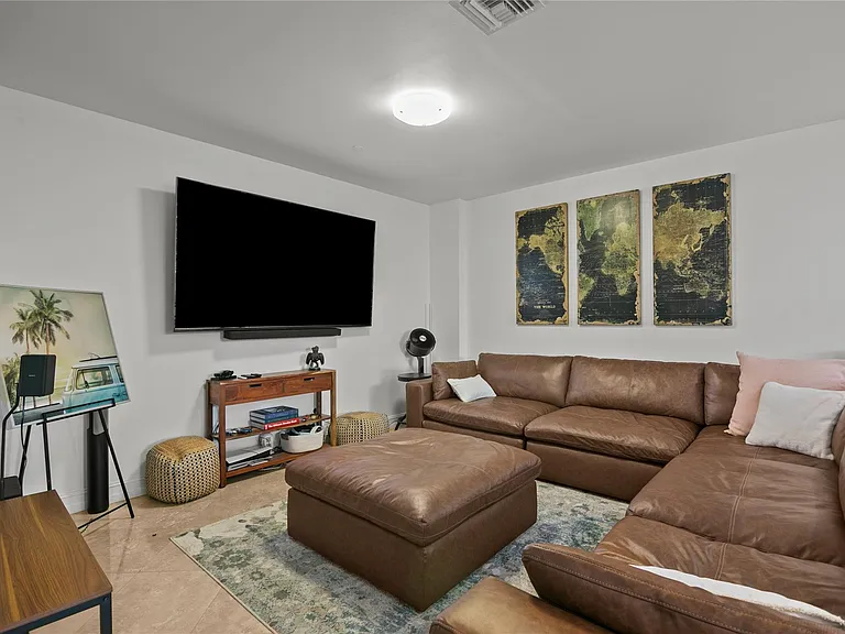 732 NE 15th Ave — Photo 12