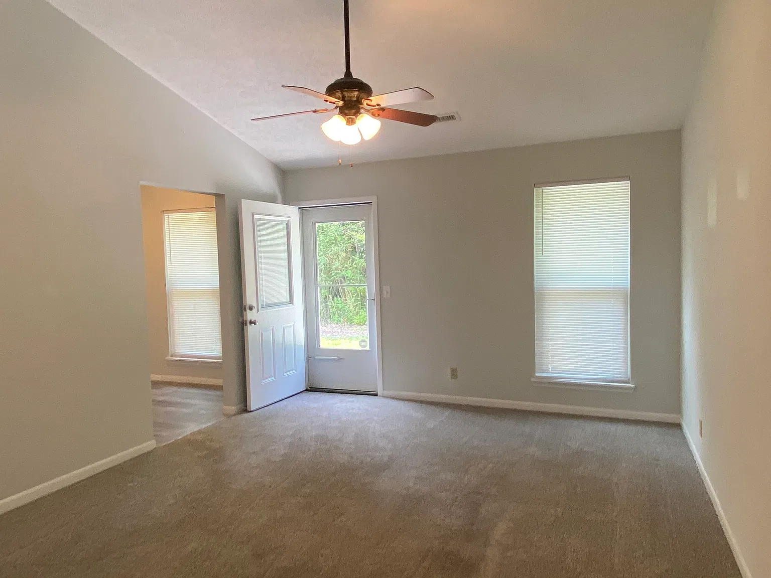3 bed, 1230 sqft, $1,700 — Photo 4