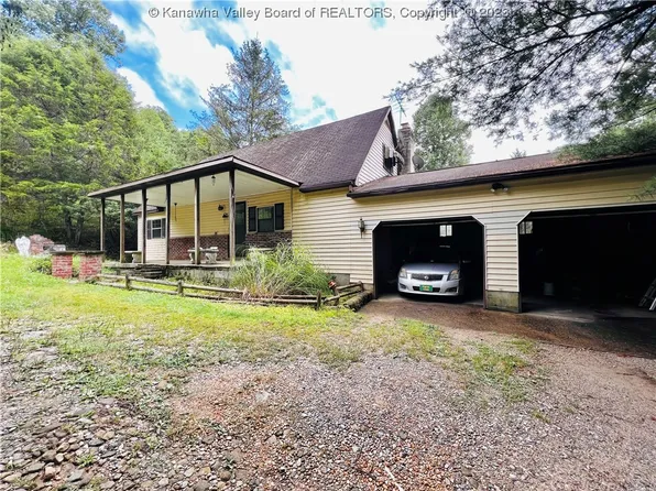 2422 Poca Fork Rd, Elkview, WV 25071