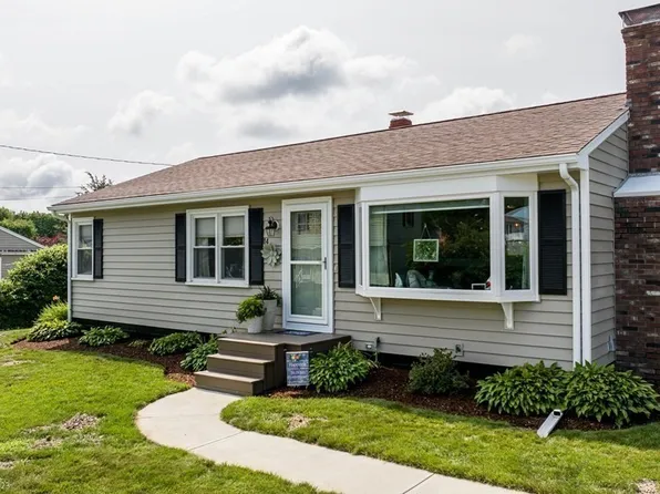 14 Budano Dr, Acushnet, MA 02743