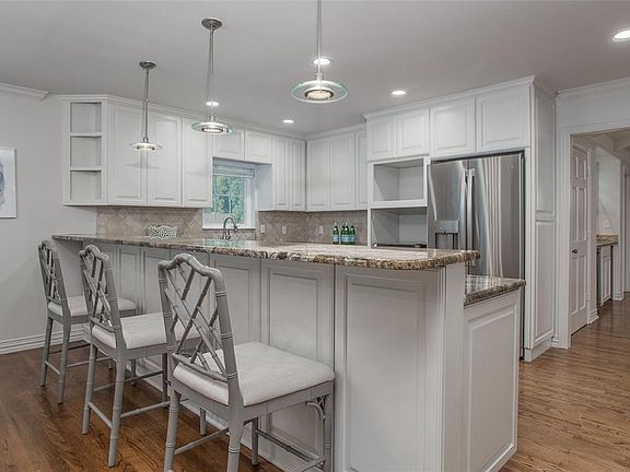 3rd image of 2621 Boyd Ave