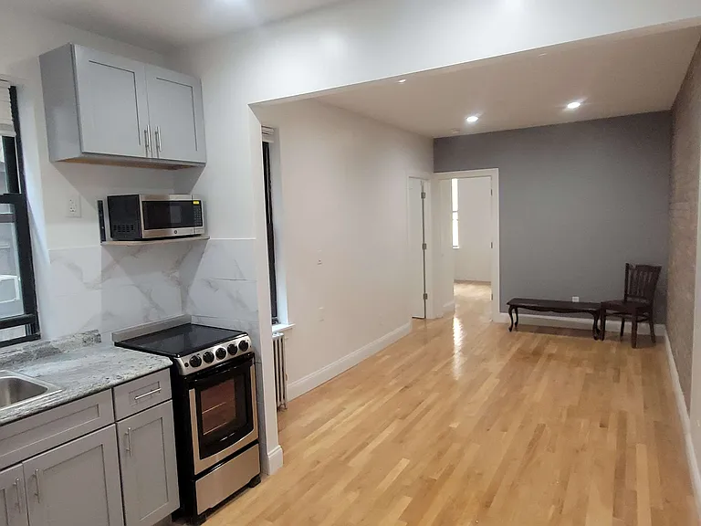 424 E 13th St #21 — Photo 2