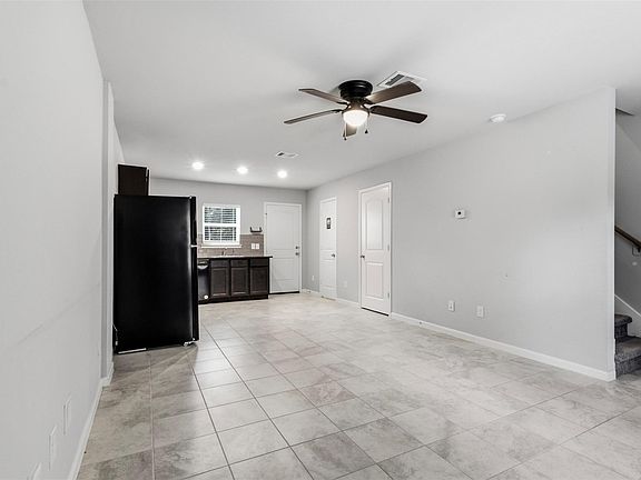 3rd image of 15081 Travis Ln