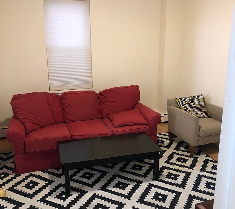2nd image of 1113 E 4th St #2