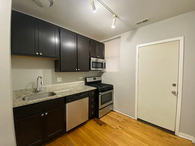 2452 W Albion Ave — Photo 5