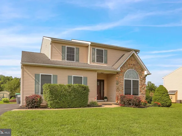 409 E Penn St, Topton, PA 19562