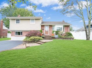6 Flint Ln, Jericho, NY 11753