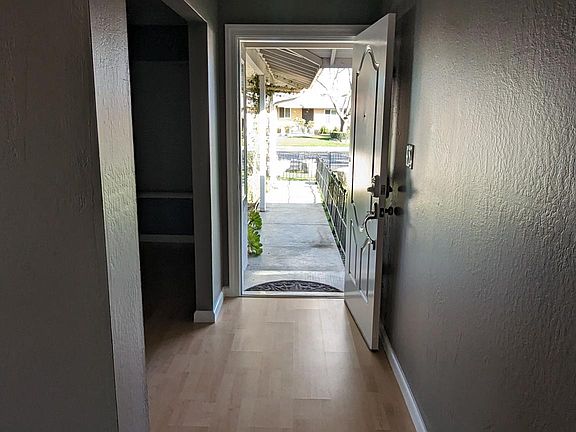 2nd image of 2466 Almaden Blvd