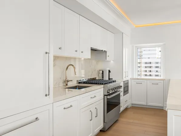 150 East 69th Street image 8 of 13