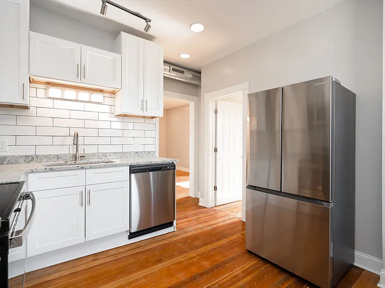 3400 University Ave SE — Photo 14