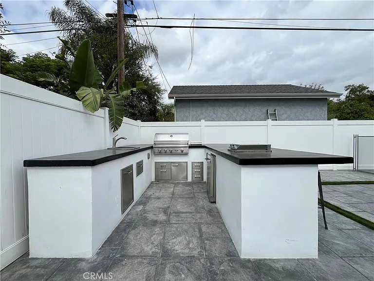 5735 Saloma Ave — Photo 15
