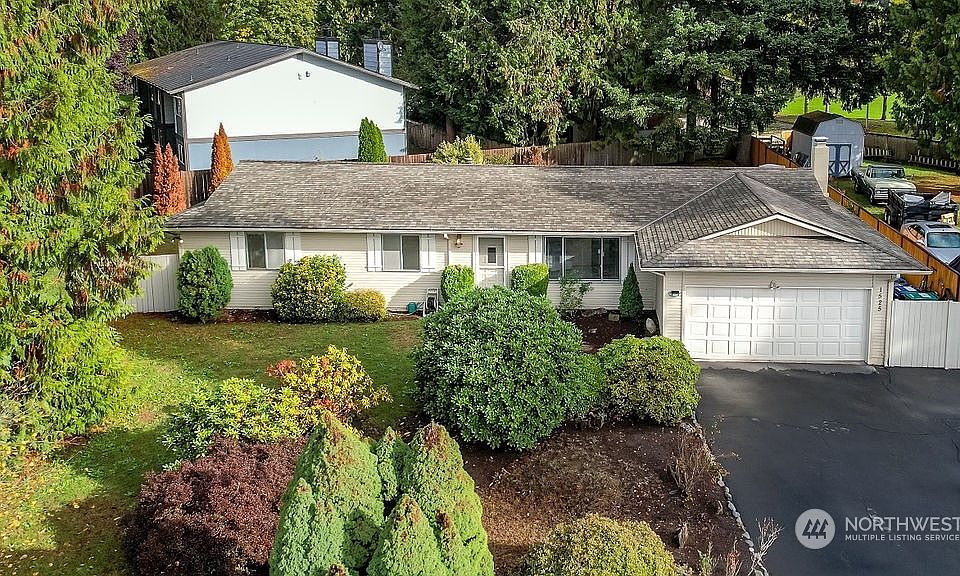 1st image of 1525 32nd Street SE