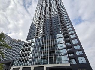 395 Square One Dr #2409, Mississauga, ON L5B 0E2