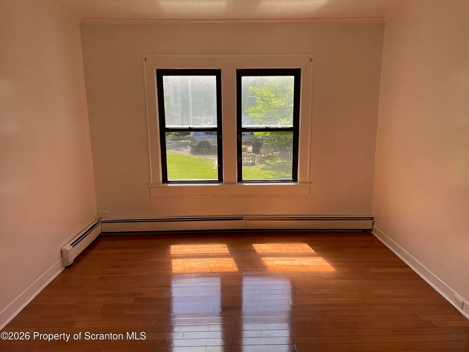 2 bed, 1.0 bath, 800 sqft, $1,150 — Photo 2