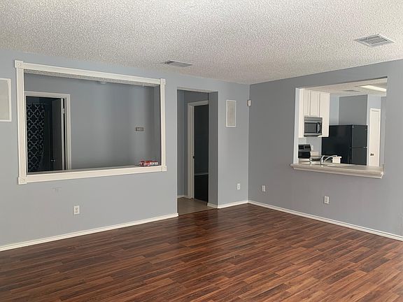 4th image of 408 Woodford Dr