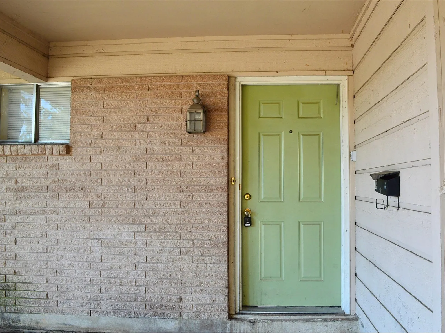 1 bed, 1.0 bath, 1100 sqft, $1,350 — Photo 3