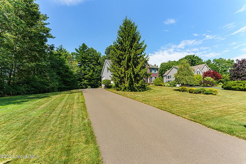 4th image of 6 Caraway Court