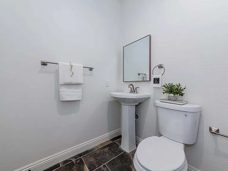 539 W Amerige Ave #B — Photo 15
