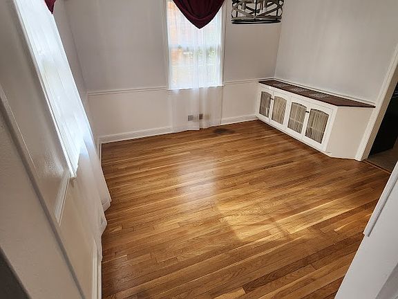 3rd image of 4504 Albion Rd