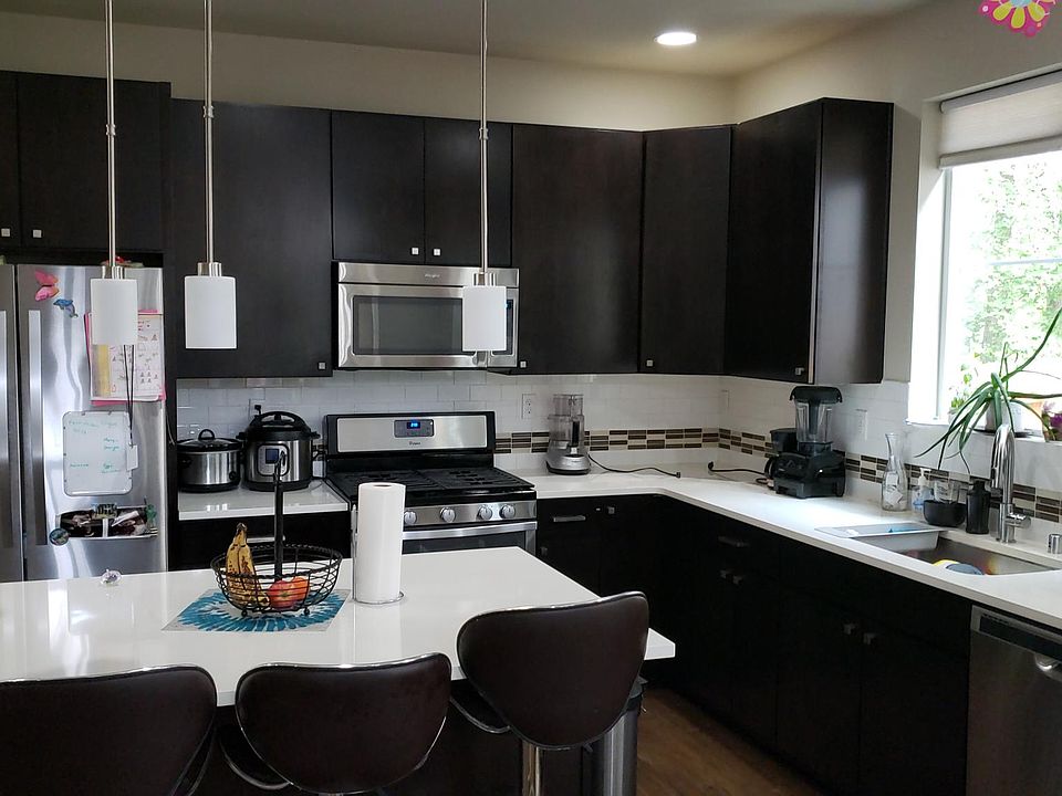 Open Kitchen with built-in island with beautiful stainless steel appliances