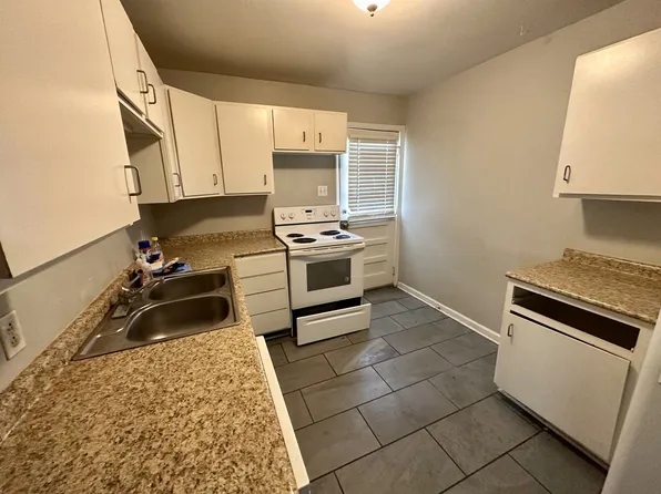 Memorial Drive - 1860 / 1862 / 1864