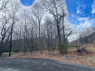 253 Service Rd, Effort, PA 18330