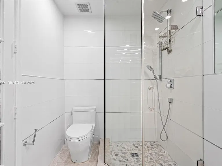 6124 Paradise Point Dr — Photo 12