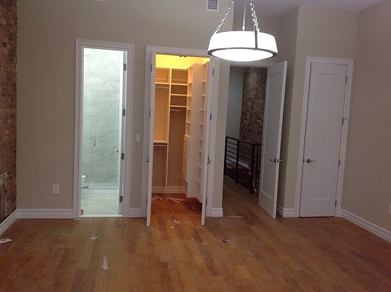 4th image of 518C Van Buren St