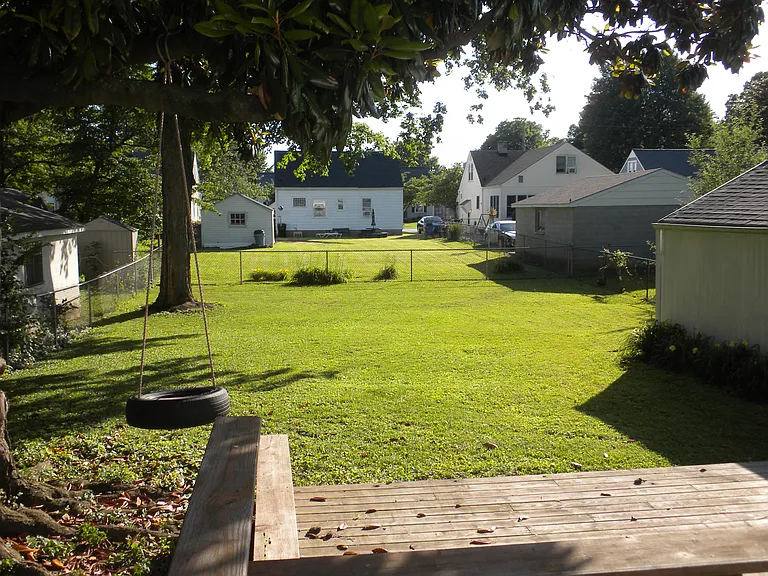 2590 E Burnett Ave — Photo 23