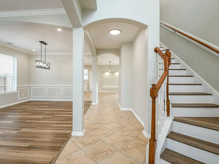 815 Robins Way — Photo 3