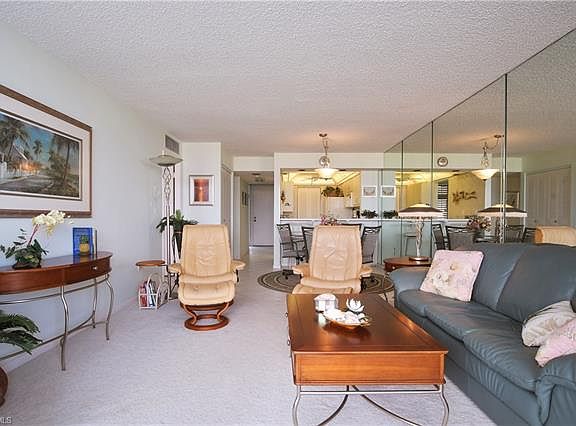 3rd image of 693 Seaview Ct APT 606