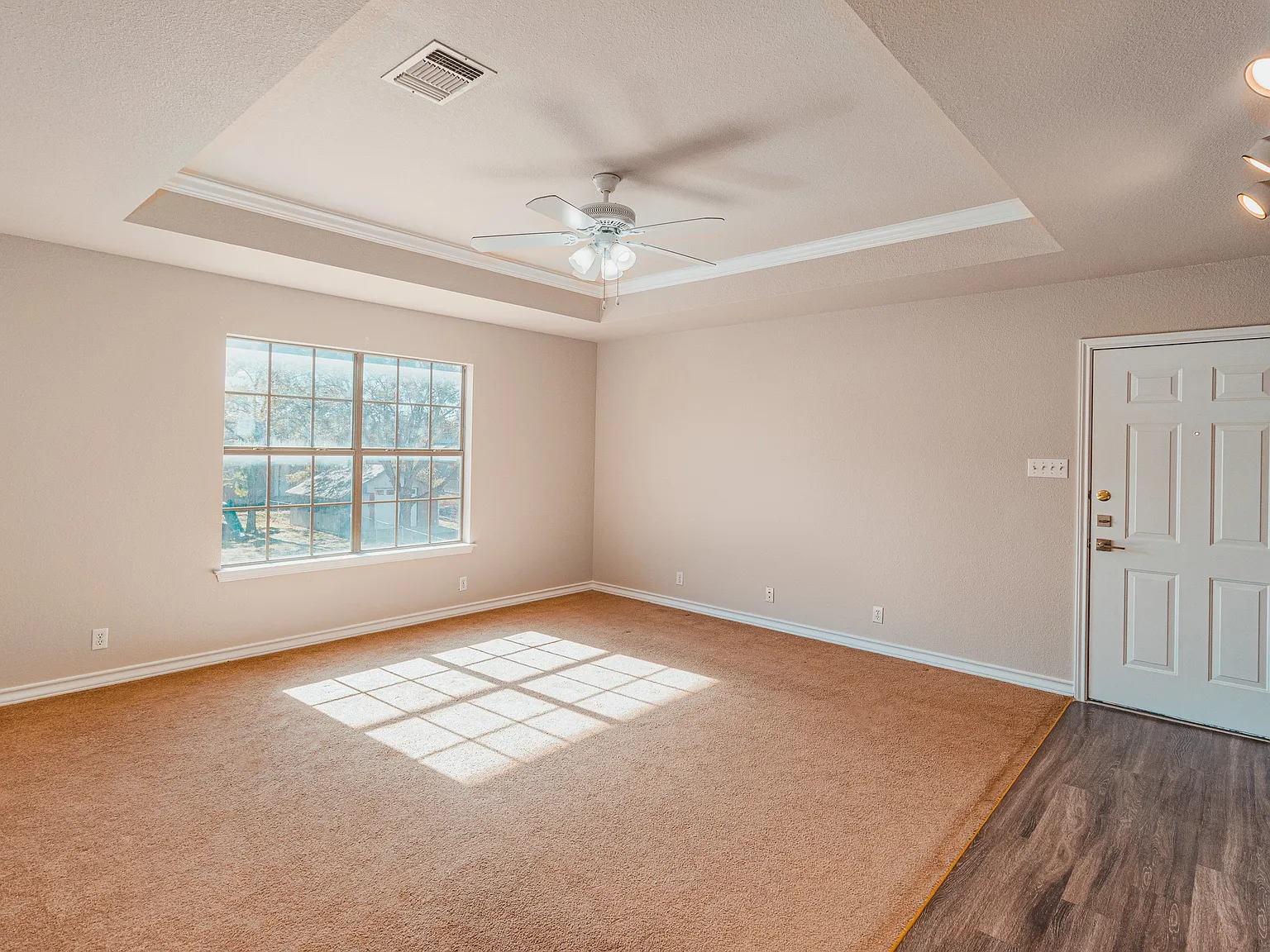 2 bed, 850 sqft, $1,175 — Photo 2
