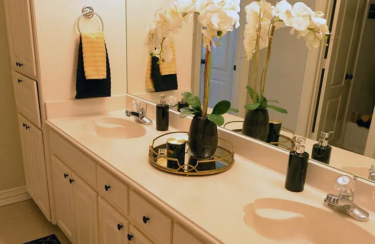 Jack and Jill bath upstairs